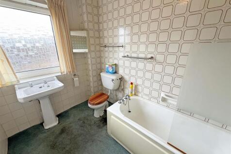 Newlands Bathroom.jpg