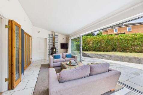 4. CAM04922G0-PR0058-STILL031