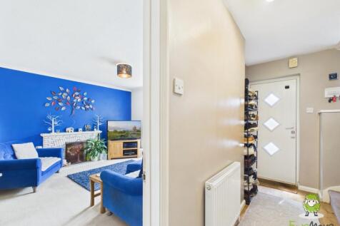 EweMove Estate Agents Basingstoke - Worcester Aven