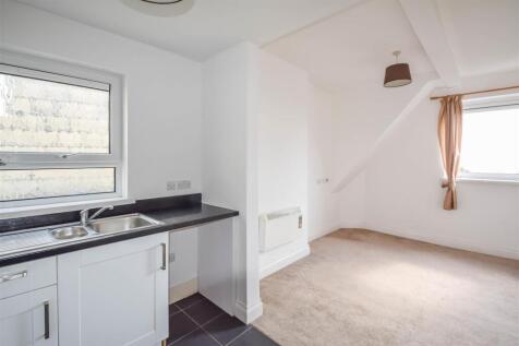 Burleigh Court, 380 Station Road, Westcliff-On-sea, photo 3
