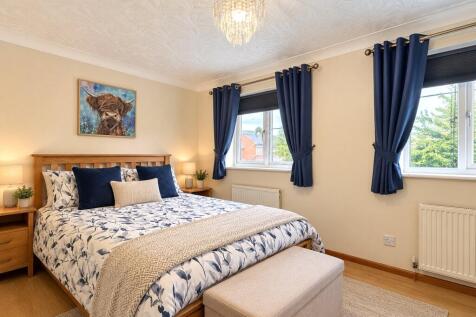 Oxford Court Gardens, Castleford, WF10 photo 5