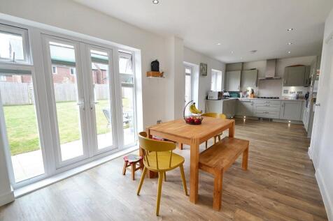 Kitchen / Dining Roo