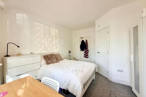 Harlaxton Drive, Lenton photo 4