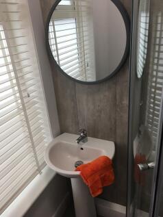 6) 221 Newland Avenue Bathroom 2 30.07.2020.jpg