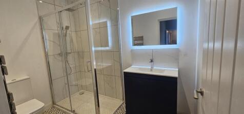 Riverstreet Flat 4 Shower Room.jpg