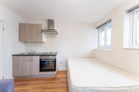 High Street, Norwood, SE25 6EF photo 3