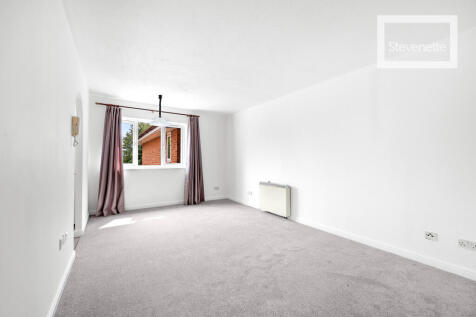 Woodland Grove, Epping photo 3