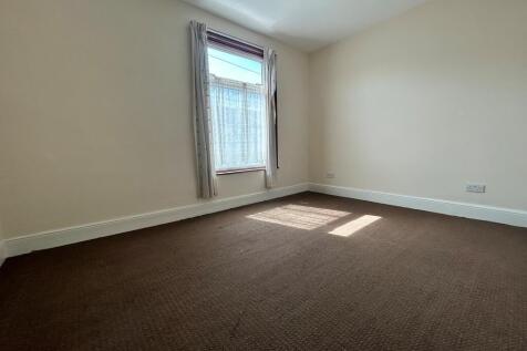 3-bed house on Newcome Road, £1,575/mo