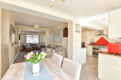 Kitchen/ Breakfast Area