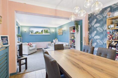 Dining to family room 