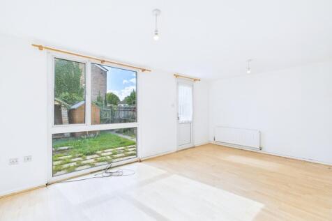 CAM01909G0-PR0389-STILL009