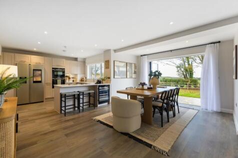 Show Home Dining