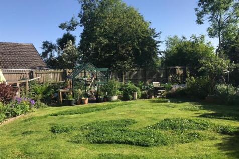 Garden - lawn and greenhouse.jpg