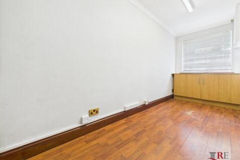 Buckingham Gardens, Edgware, HA8 photo 4
