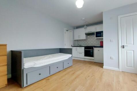 Sandringham Road, Pilgrims Hatch, Brentwood, CM15 photo 4