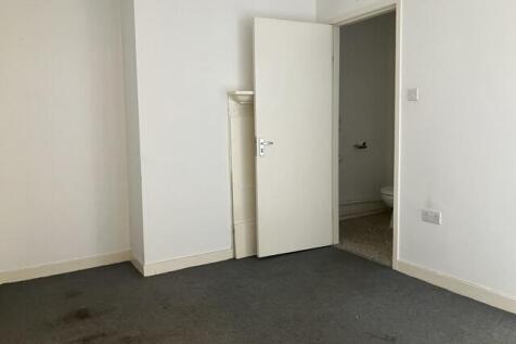 Retail Property (high street) to rent Image 5