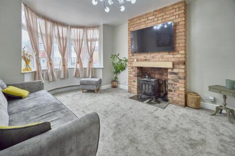 Lounge to front