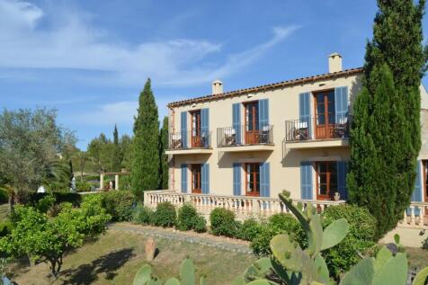 Large finca with pool and plot in Petra