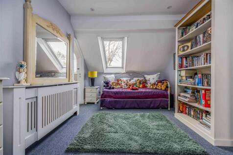 250 Havant Road, Hayling Island-Small-PorticoMarke