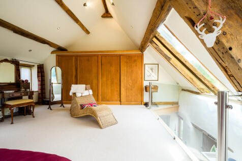 THe Farmhouse Woo...