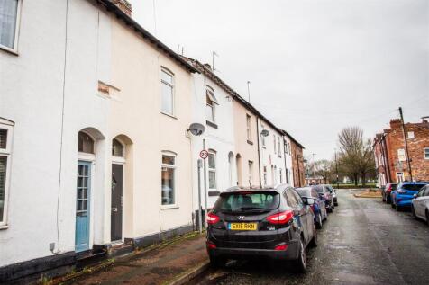 FREE PERMIT PARKING ON THIS SIDE