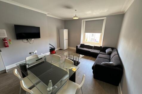 6-bed flat on Whiteladies Road, Clifton, Bristol, BS8, £5,550/mo