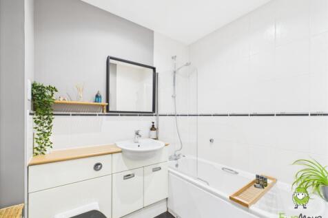 EweMove Basingstoke Estate Agents 21 Gaiger Avenue