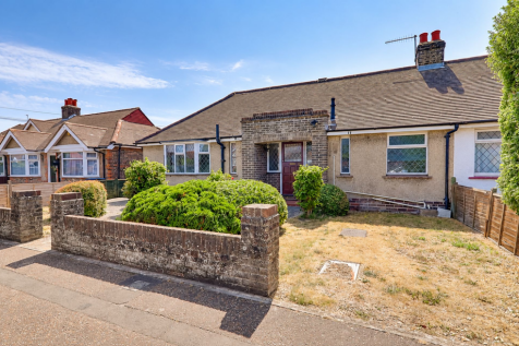 4-bed semi-detached on Henty Road, Worthing, BN14, £1,550/mo