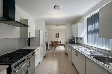 8-bed terraced on Albert Grove, Lenton, £4,507/mo