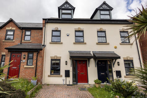 3 Bedroom Town House for Sale