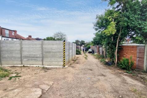 Rear of 16 Empire Avenue, Edmonton, London N18 1AD