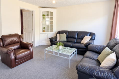 02_living_room_angle_1