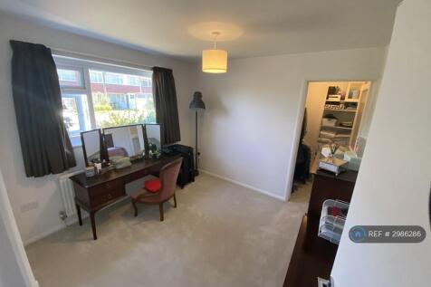 Marshalls Close, Epsom, KT19 photo 5
