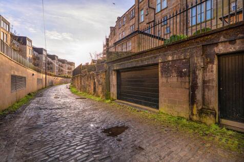 4 bed, 3 bath Apartment in Glasgow - Photo 43