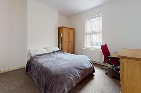 Bright, tidy double bedroom with a comfortable ...
