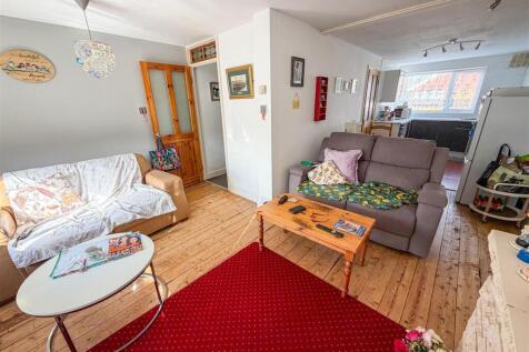 OPEN PLAN LIVING SPACE