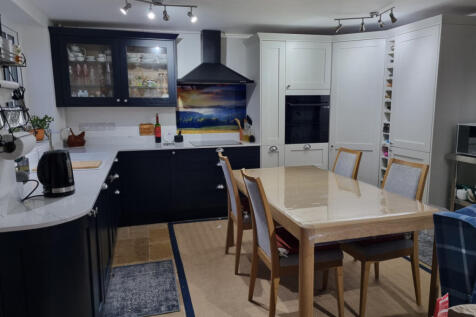 4 Bedroom Property with Land