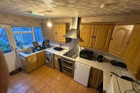 Room Available, Chesterfield Close, West Heath, B31 photo 5