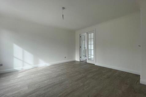 Karina Close, Chigwell, Redbridge photo 5