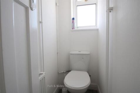 3 bedroom First Floor Flat in Caterham On The Hill photo 3