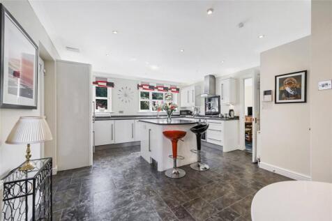 Kitchen/Dining Area