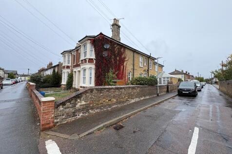 1-bed flat on Crouch Road, Burnham-on-Crouch, £900/mo