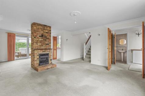 4 Grange Road, HP15 7QZ-7.jpg