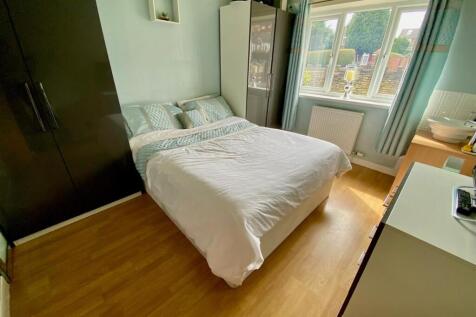 bedroom ground floor.jpg