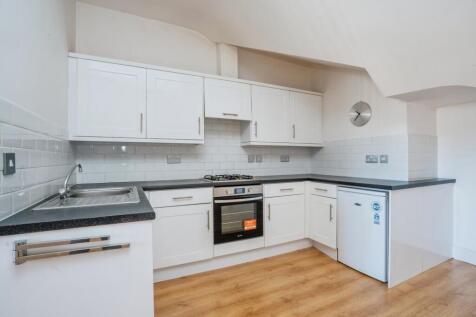 Burt Close, PO15 photo 3