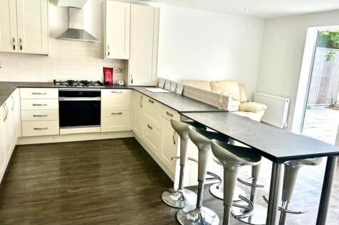 Parker Road, CENTRAL WINTON Near Waitrose & Lidl photo 5