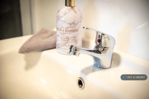 Private En-Suite Bathroom