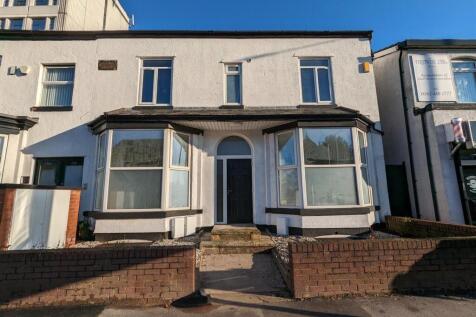 1-bed flat on 241 Wellington Rd, Heaviley, Stockport, £900/mo