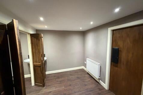 Retail Property (high street) to rent Image 12
