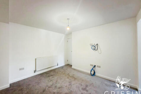College Road, Grays, RM17 photo 5